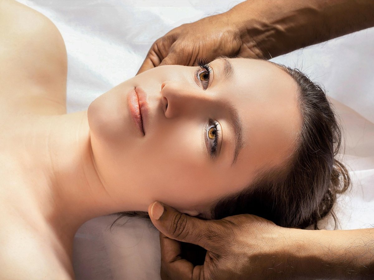Massage relaxant de la tête